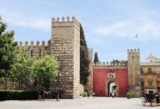 El Perímetro del Alcázar, Alcazaba, Patio de Banderas y calle Judería