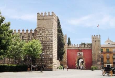 El Perímetro del Alcázar, Alcazaba, Patio de Banderas y calle Judería